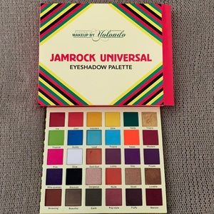 Playing in makeup by yolando jamrock universal palette.